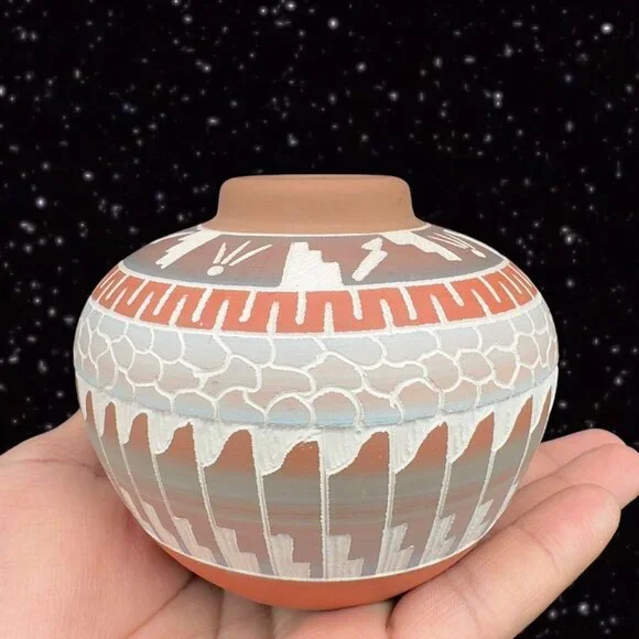Hand Made Studio Art Pottery Vase Etched Ceramic Signed E Wlhitoyutt Inclain